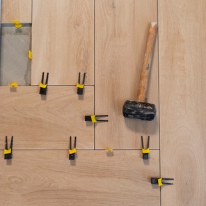 Монтаж напольных покрытий