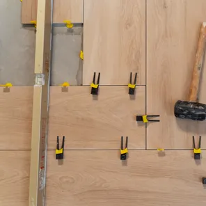 Монтаж напольных покрытий